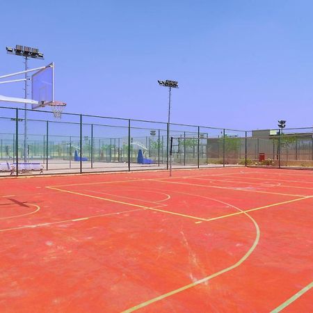 Tolip Gardens Hotel Il Il Cairo Esterno foto Basketball court