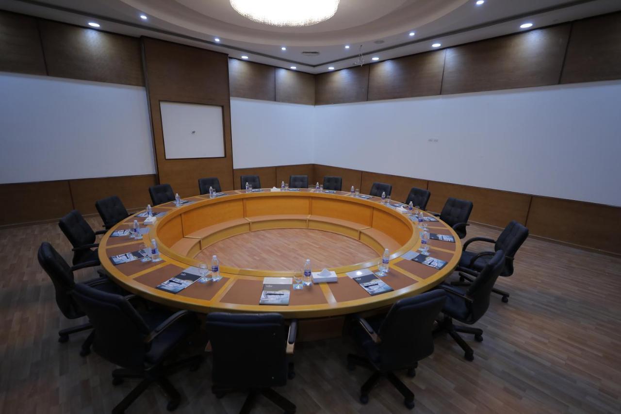 Tolip Gardens Hotel Il Il Cairo Esterno foto The meeting room of the Executive Board