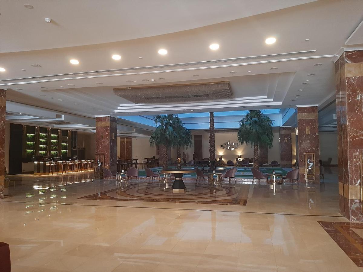 Tolip Gardens Hotel Il Il Cairo Esterno foto The lobby of the hotel
