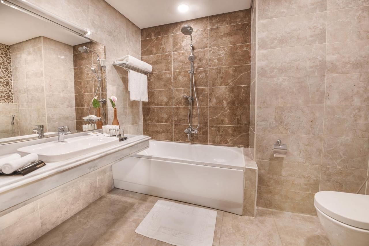 Tolip Gardens Hotel Il Il Cairo Esterno foto Bathroom