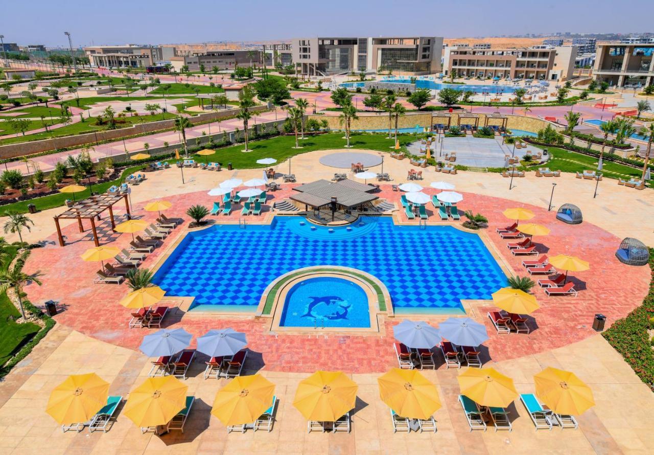 Tolip Gardens Hotel Il Il Cairo Esterno foto The swimming pool at the resort